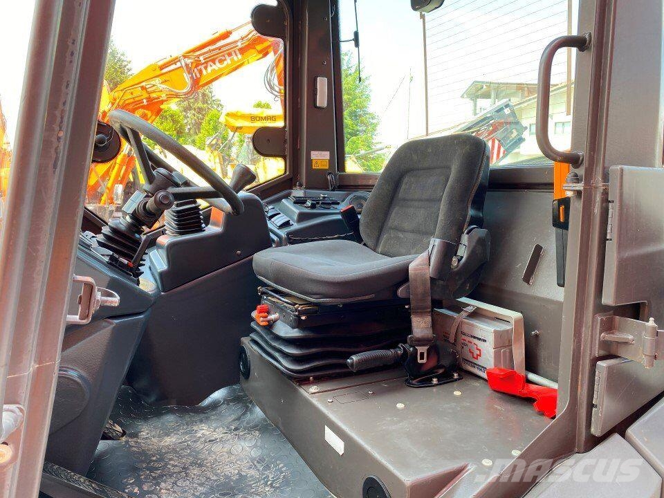 Hitachi ZW65 Колесни товарачи