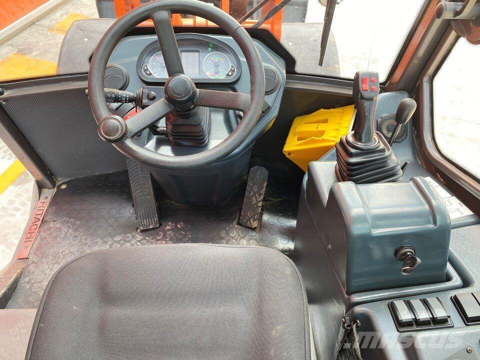 Hitachi ZW65 Колесни товарачи