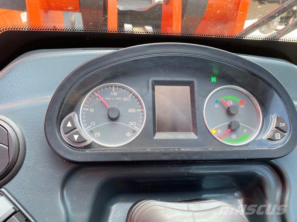 Hitachi ZW65 Колесни товарачи