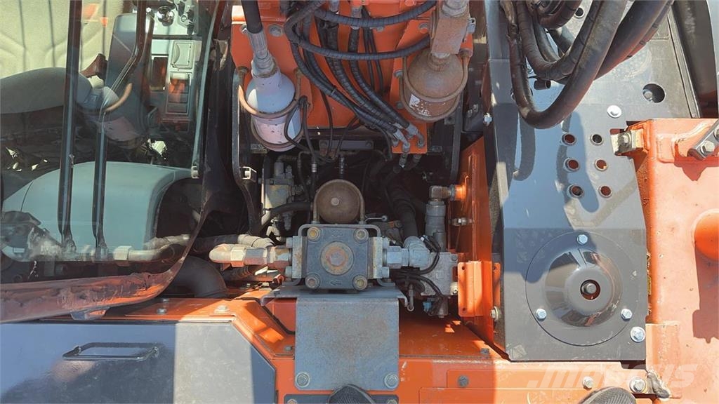 Hitachi ZX135US-5B TUNNELING 中型挖掘机