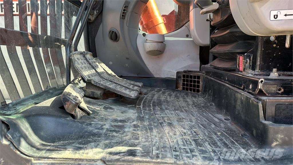 Hitachi ZX135US-5B TUNNELING 中型挖掘机