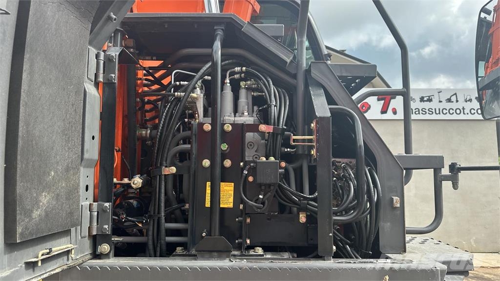 Hitachi ZX140WT-3 حفارات بعجل