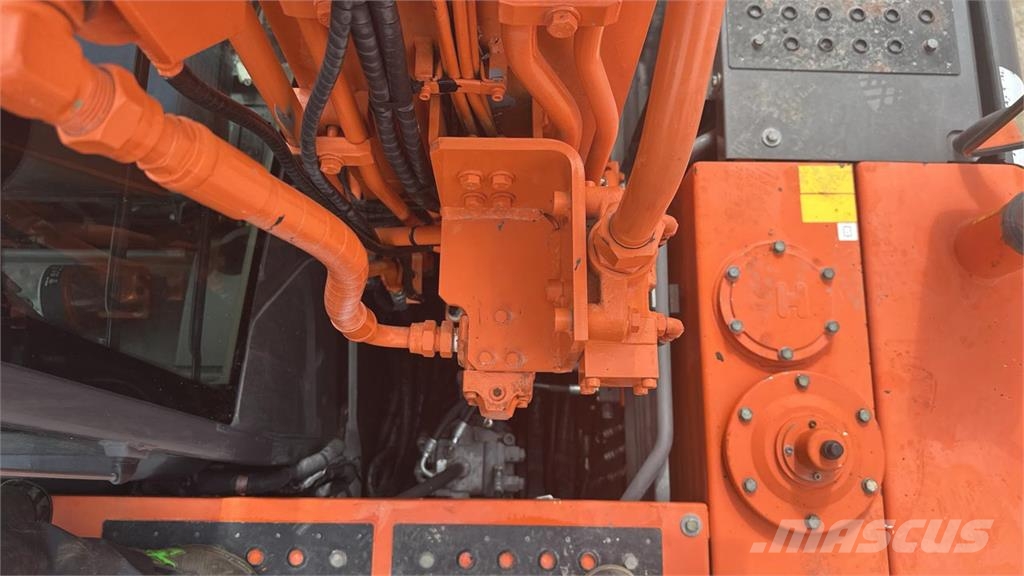 Hitachi ZX140WT-3 حفارات بعجل