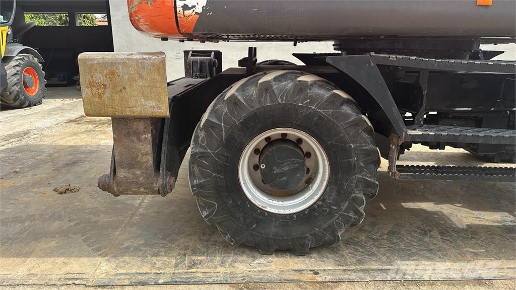 Hitachi ZX140WT-3 حفارات بعجل