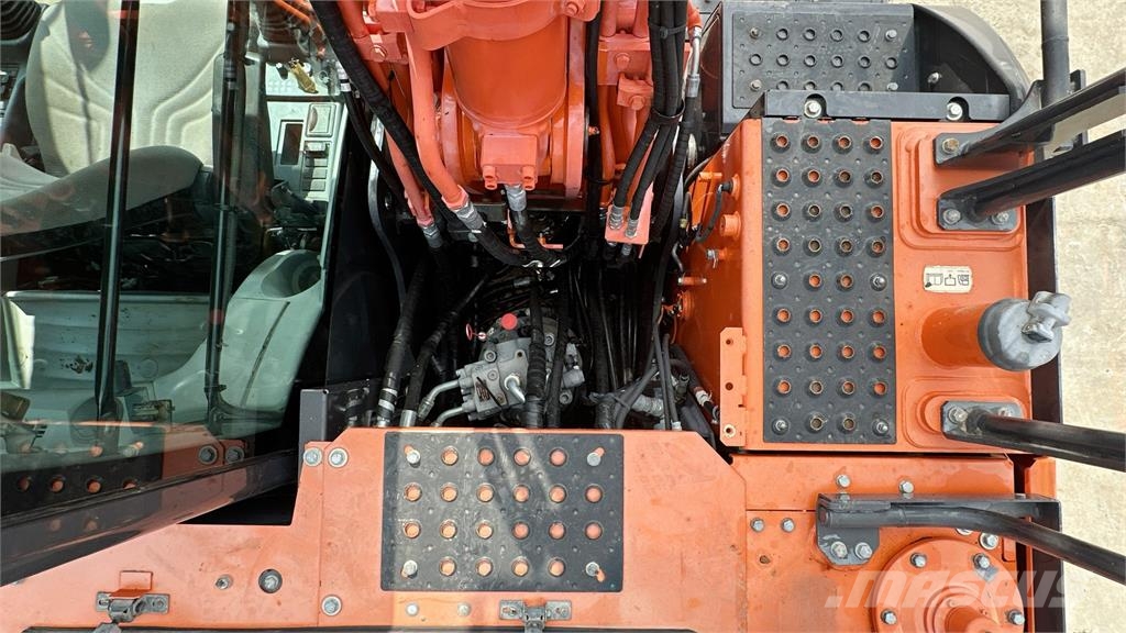 Hitachi ZX160LC-6 حفارات وسط 7 طن - 12 طن