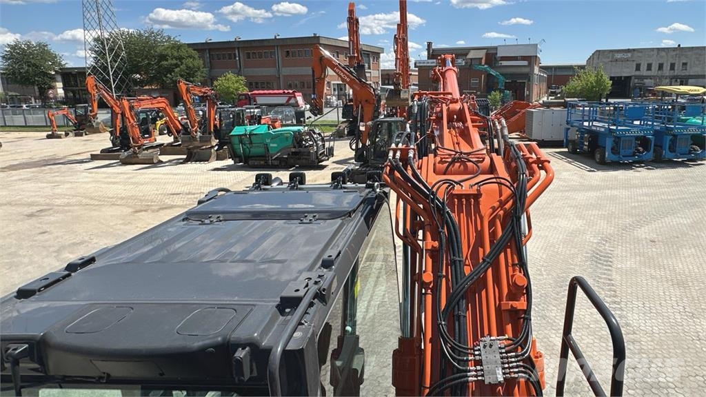 Hitachi ZX180W-7 Gumikerekes kotrók