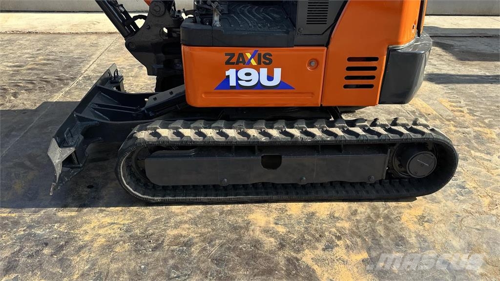 Hitachi ZX19U-5A YR حفارات صغيرة أقل من 7 طن (حفارات صغيرة)