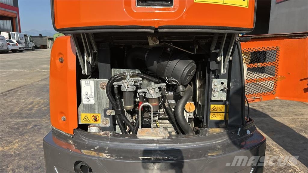 Hitachi ZX19U-5A YR حفارات صغيرة أقل من 7 طن (حفارات صغيرة)