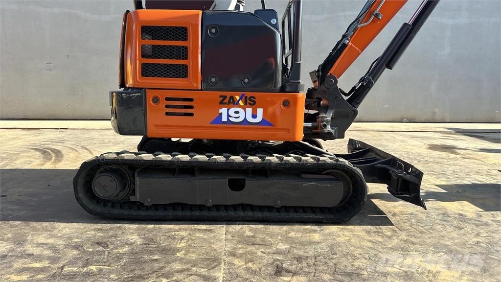 Hitachi ZX19U-5A YR حفارات صغيرة أقل من 7 طن (حفارات صغيرة)