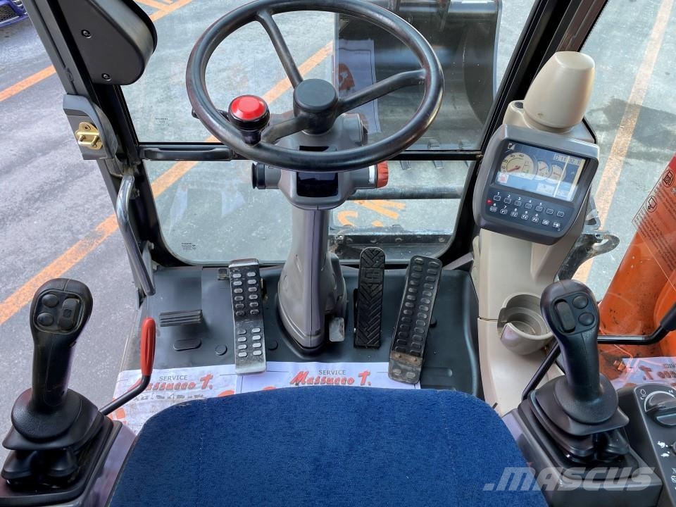 Hitachi ZX210W-3 حفارات بعجل
