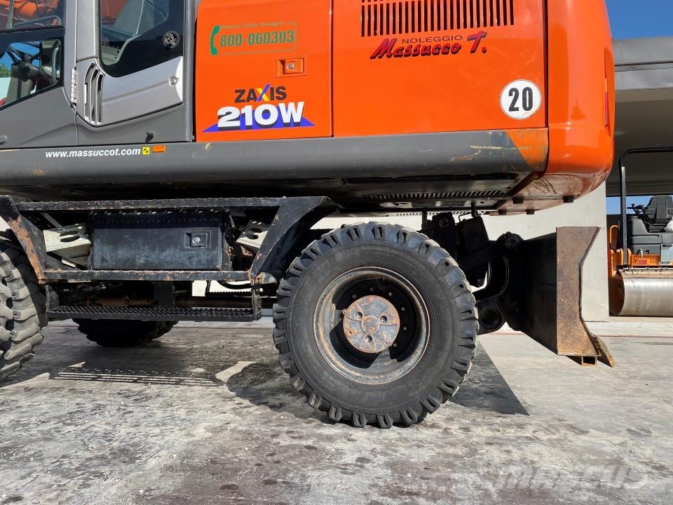 Hitachi ZX210W-3 حفارات بعجل
