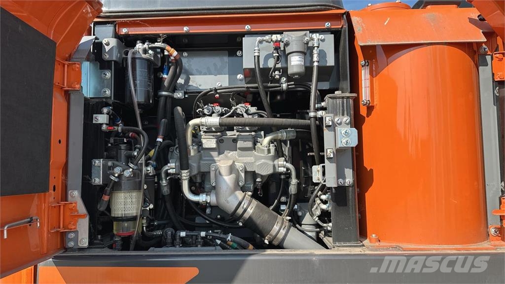 Hitachi ZX220W-7 حفارات بعجل