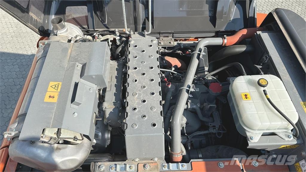 Hitachi ZX220W-7 حفارات بعجل