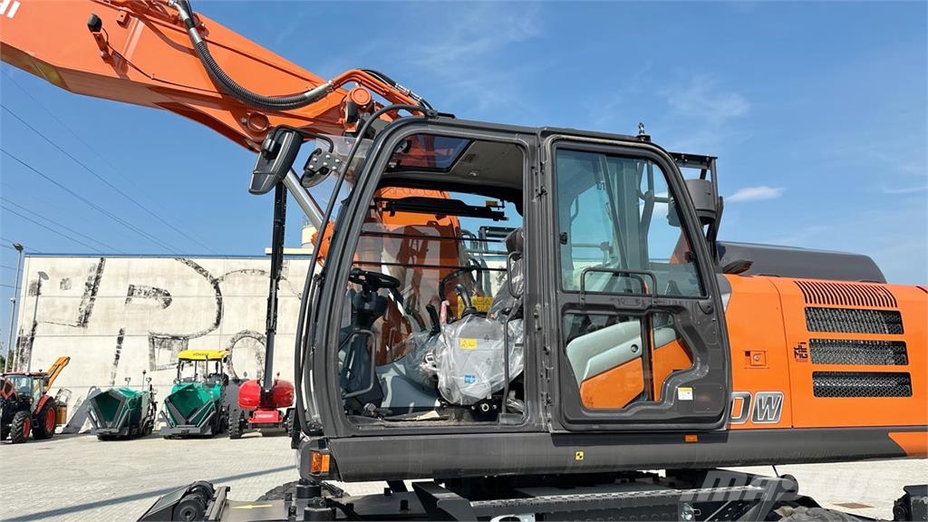 Hitachi ZX220W-7 حفارات بعجل