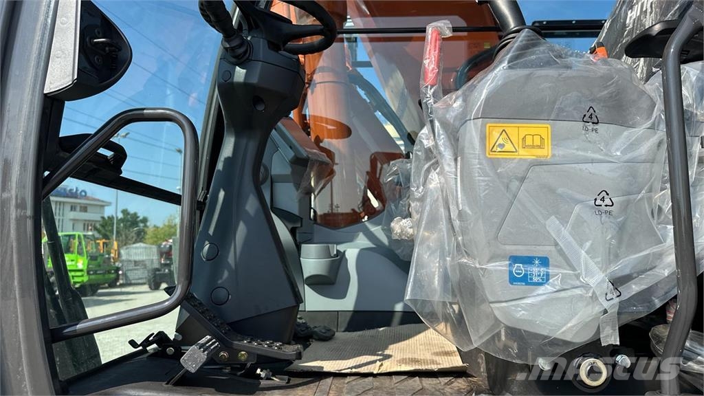 Hitachi ZX220W-7 حفارات بعجل