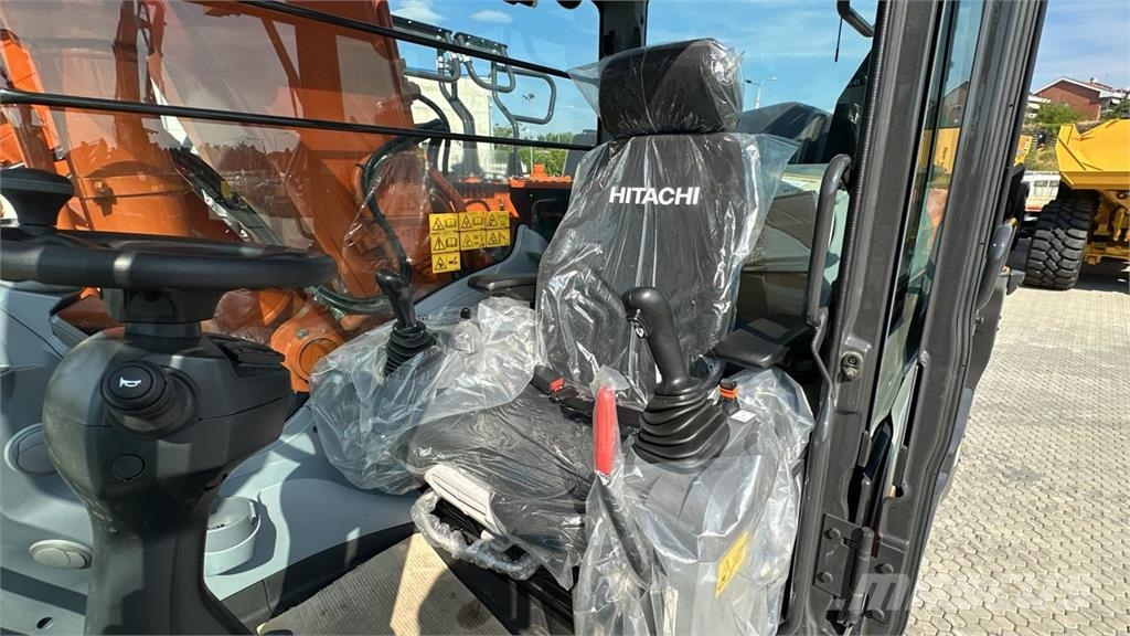 Hitachi ZX220W-7 حفارات بعجل