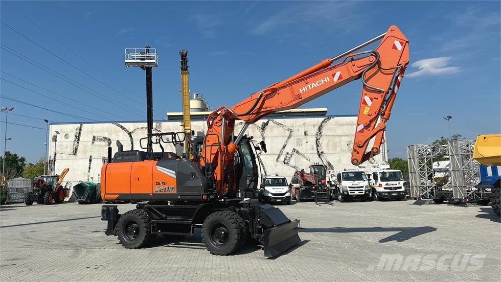 Hitachi ZX220W-7 حفارات بعجل