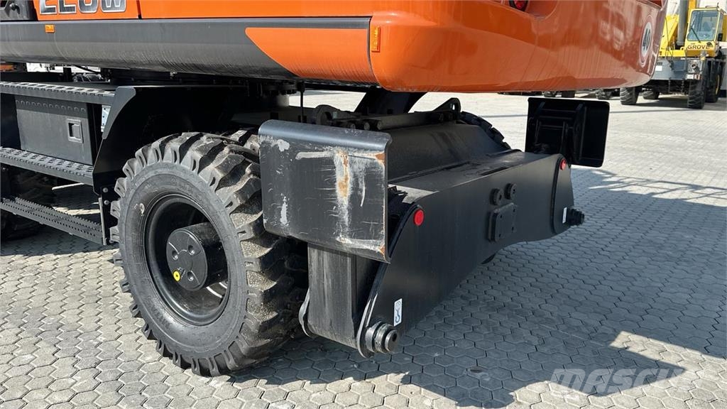 Hitachi ZX220W-7 حفارات بعجل