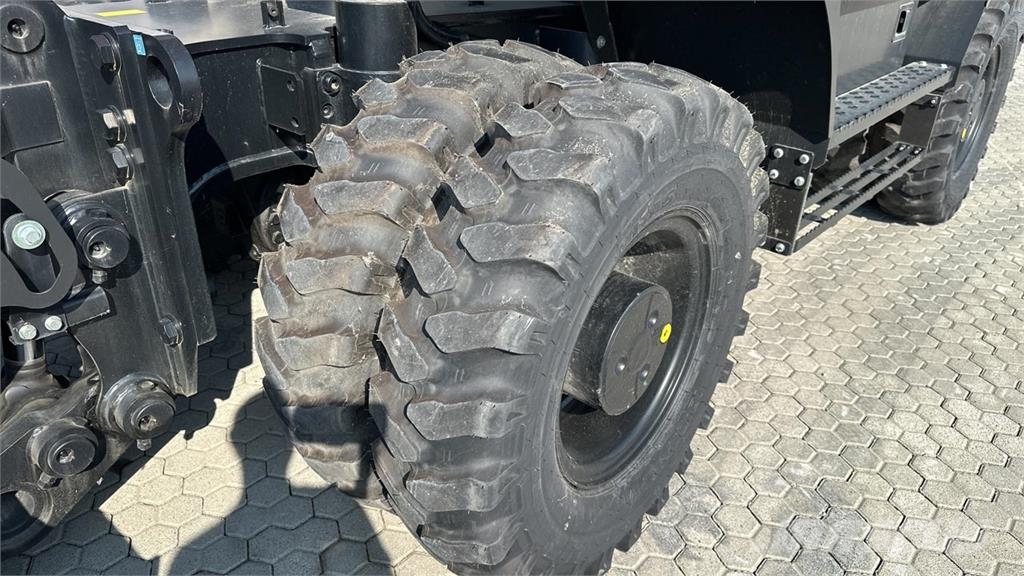Hitachi ZX220W-7 حفارات بعجل