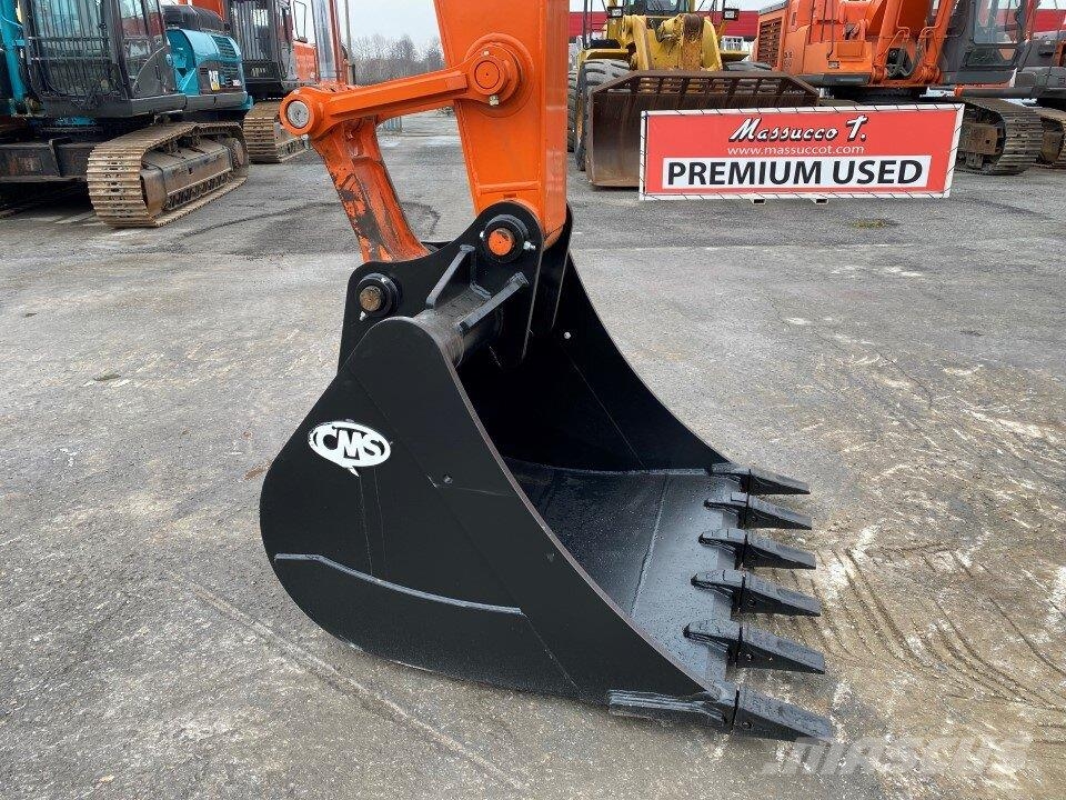 Hitachi ZX225 USBLC Escavatori cingolati