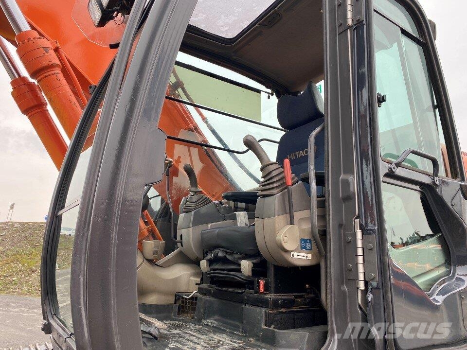 Hitachi ZX225 USBLC Escavatori cingolati
