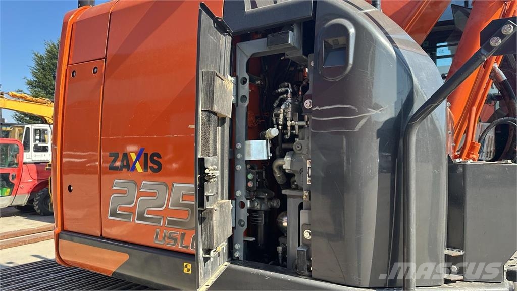 Hitachi ZX225USLC-6 Escavadeiras de esteiras