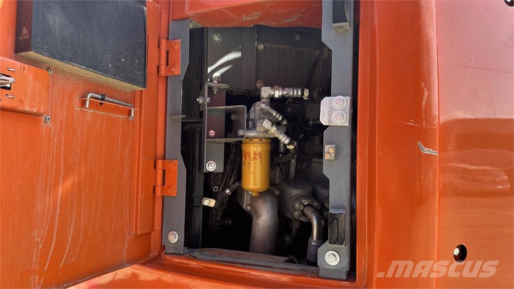 Hitachi ZX225USLC-6 Escavadeiras de esteiras
