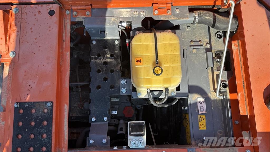 Hitachi ZX225USLC-6 Escavadeiras de esteiras
