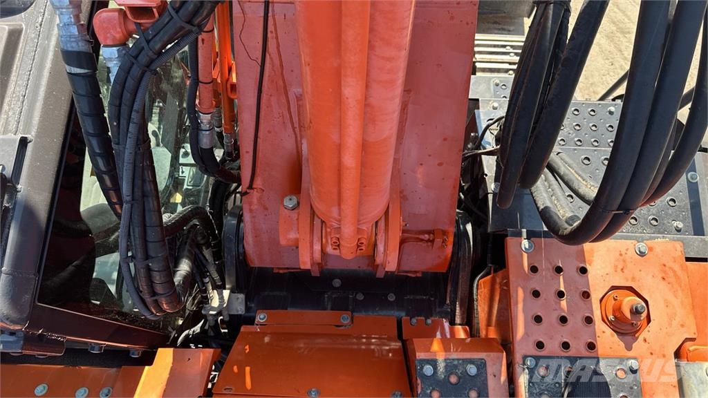 Hitachi ZX225USLC-6 Escavadeiras de esteiras