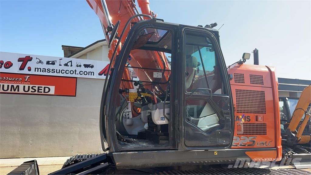 Hitachi ZX225USLC-6 Escavadeiras de esteiras