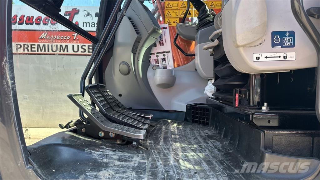 Hitachi ZX225USLC-6 Escavadeiras de esteiras