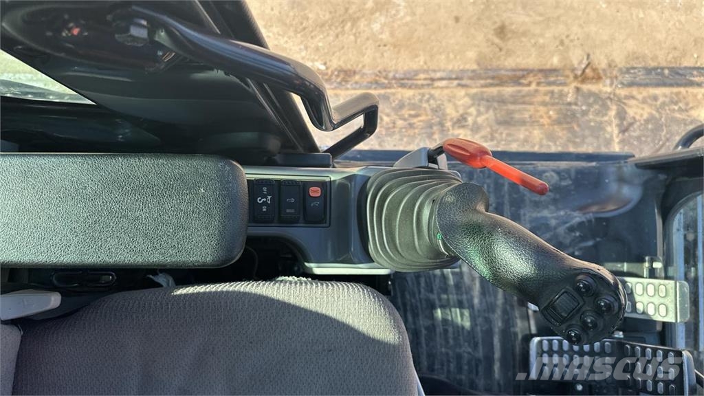 Hitachi ZX225USLC-6 Escavadeiras de esteiras