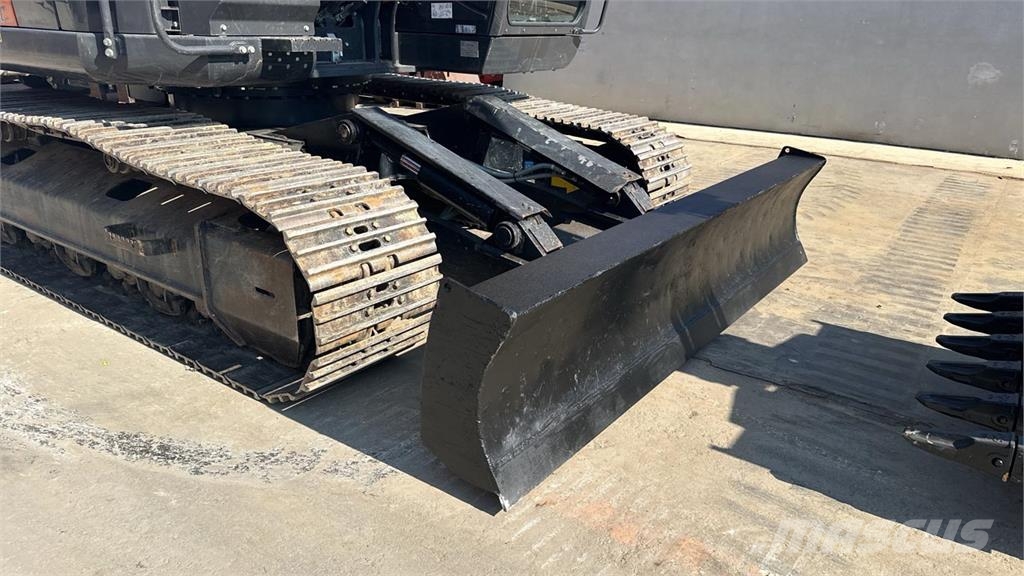 Hitachi ZX225USLC-6 Escavadeiras de esteiras
