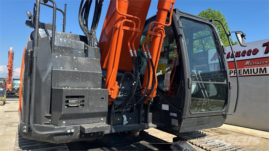 Hitachi ZX225USLC-6 Escavadeiras de esteiras