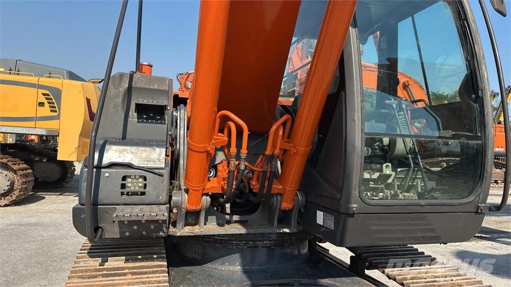 Hitachi ZX240N-3 Beltegraver