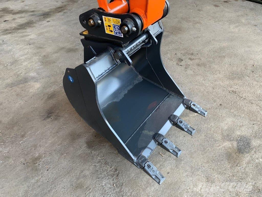Hitachi ZX26U-6 CR Міні-екскаватори < 7т