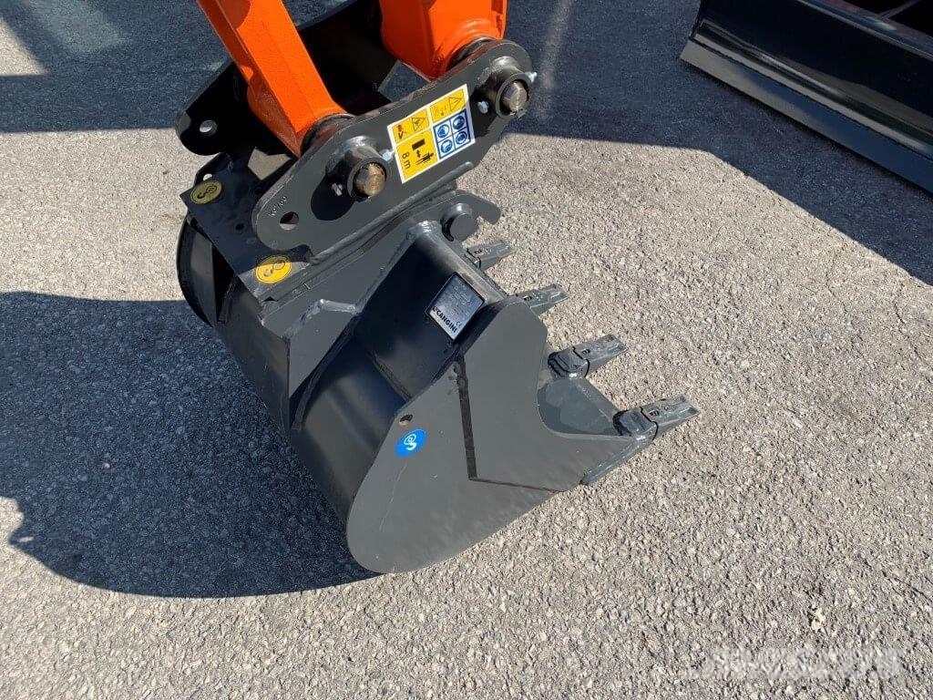 Hitachi ZX26U-6 CR Міні-екскаватори < 7т