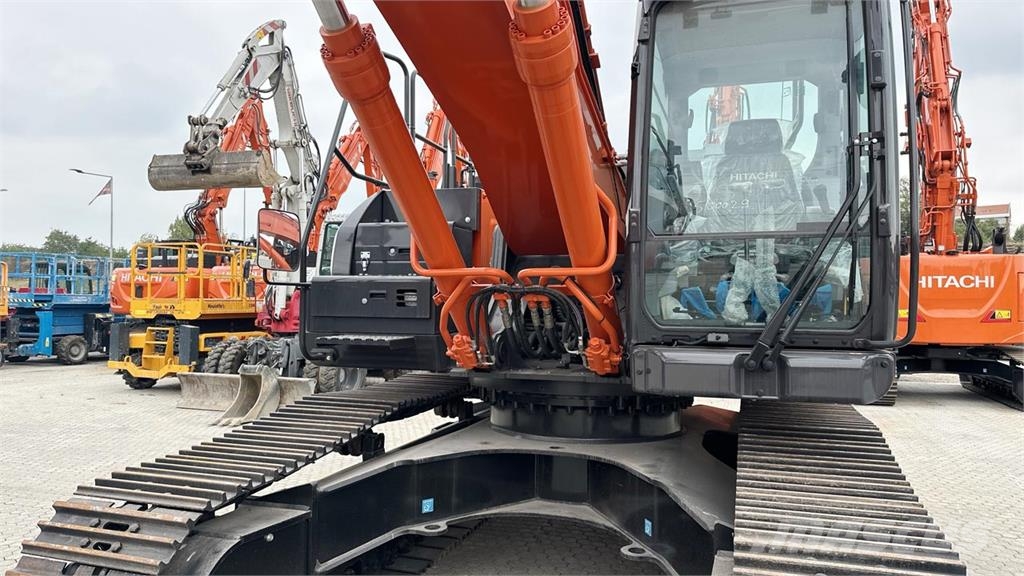 Hitachi ZX300LCN-7 Paletli ekskavatörler
