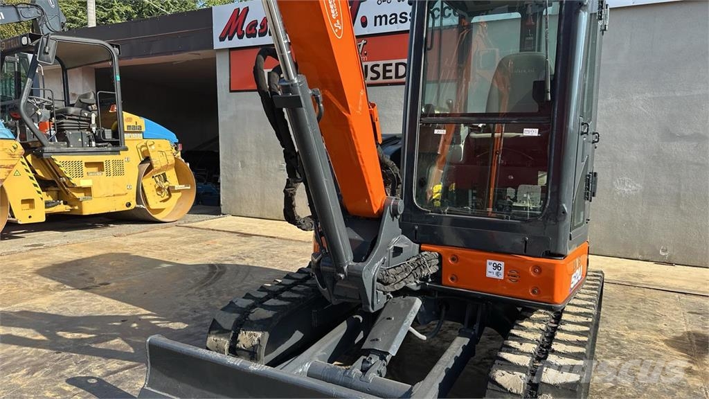 Hitachi ZX52U-3 CLR حفارات صغيرة أقل من 7 طن (حفارات صغيرة)