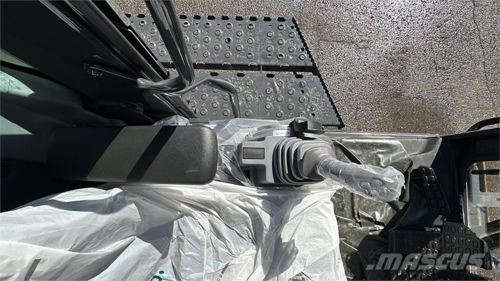 Hitachi ZX690LCH-7 Верижен екскаватор