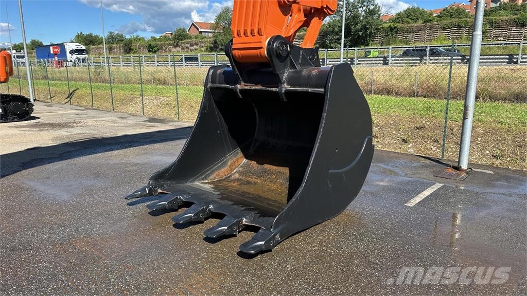 Hitachi ZX690LCH-7 Верижен екскаватор