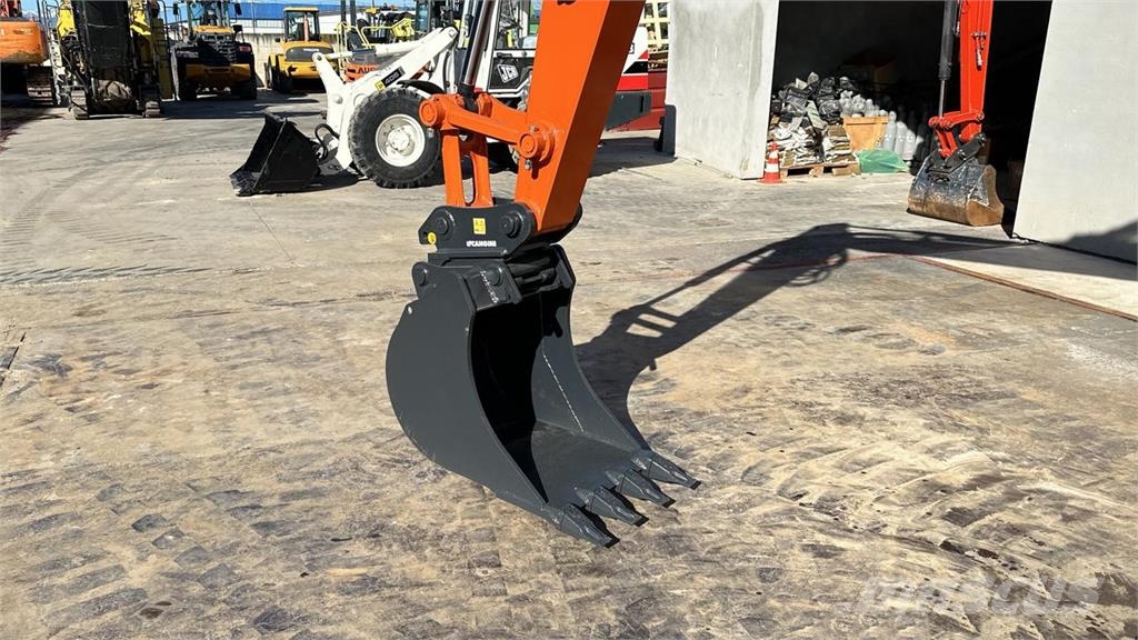 Hitachi ZX95US-7 Средни екскаватори 7т - 12т