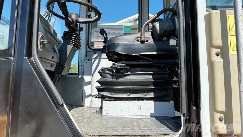 Hyundai HL730TM-7 4x4 لوادر بعجل