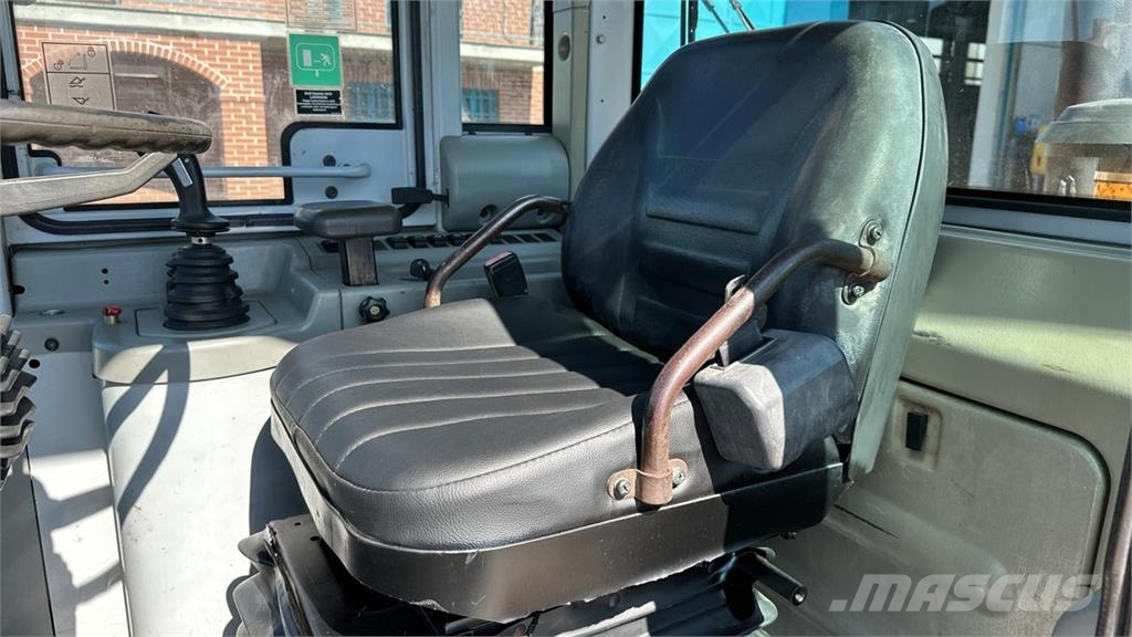 Hyundai HL730TM-7 4x4 لوادر بعجل