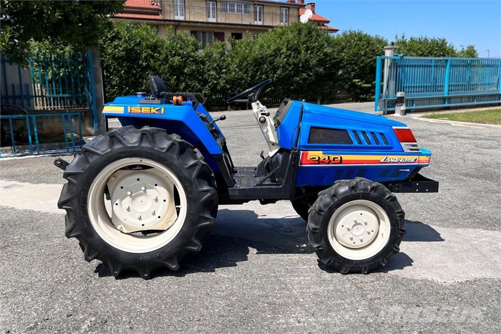 Iseki 240 4x4 Snežne deske in plugi