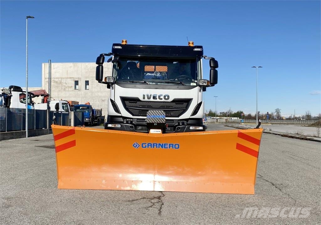 Iveco TRAKKER 360 Lâminas e arados de neve
