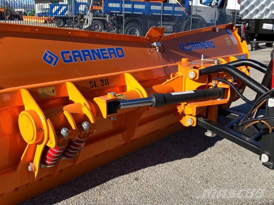Iveco TRAKKER 360 Lâminas e arados de neve