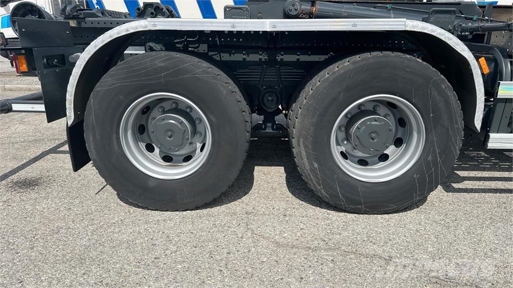 Iveco Trakker 450 6x4 شاحنات أخرى
