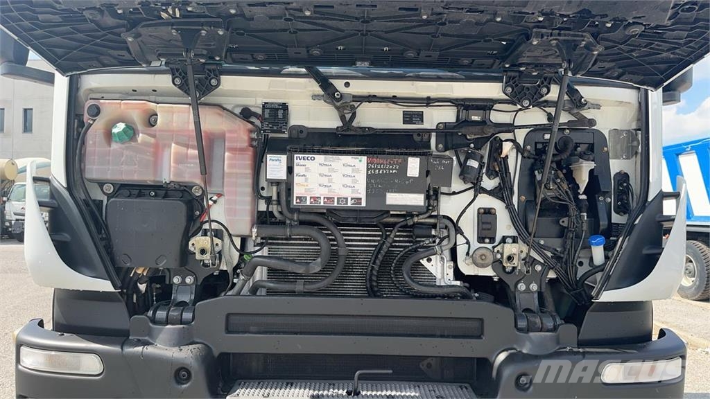Iveco Trakker 450 6x4 شاحنات أخرى