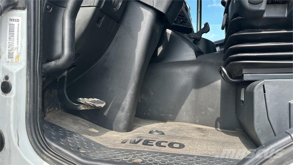 Iveco Trakker 450 6x4 شاحنات أخرى